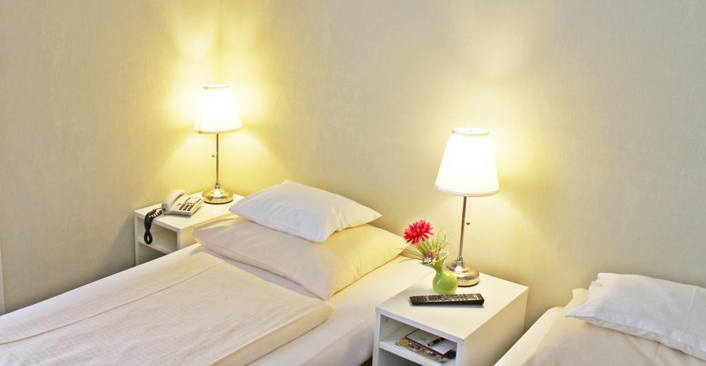 Pension Hotel Mariahilf Vienna Esterno foto