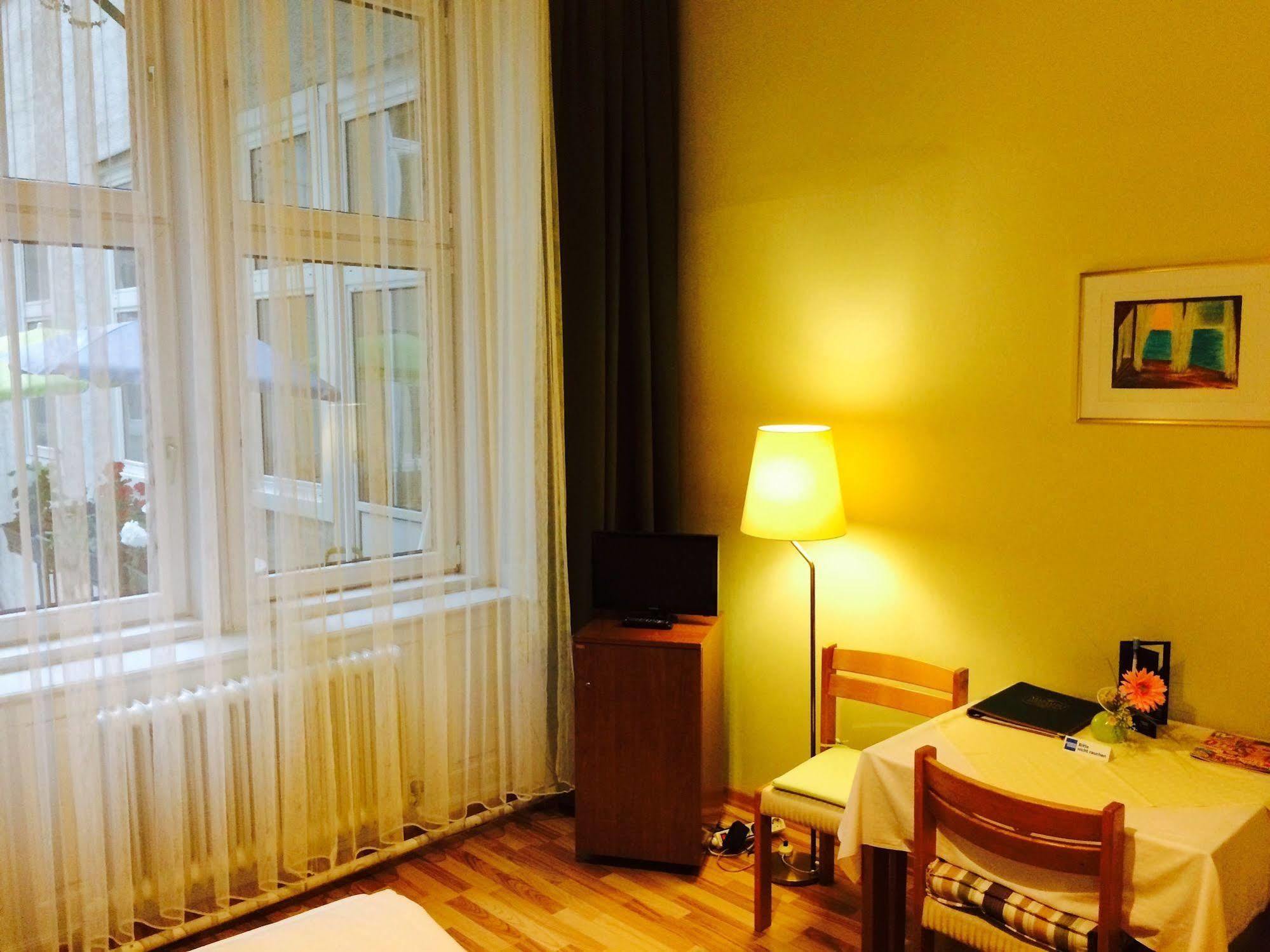 Pension Hotel Mariahilf Vienna Esterno foto